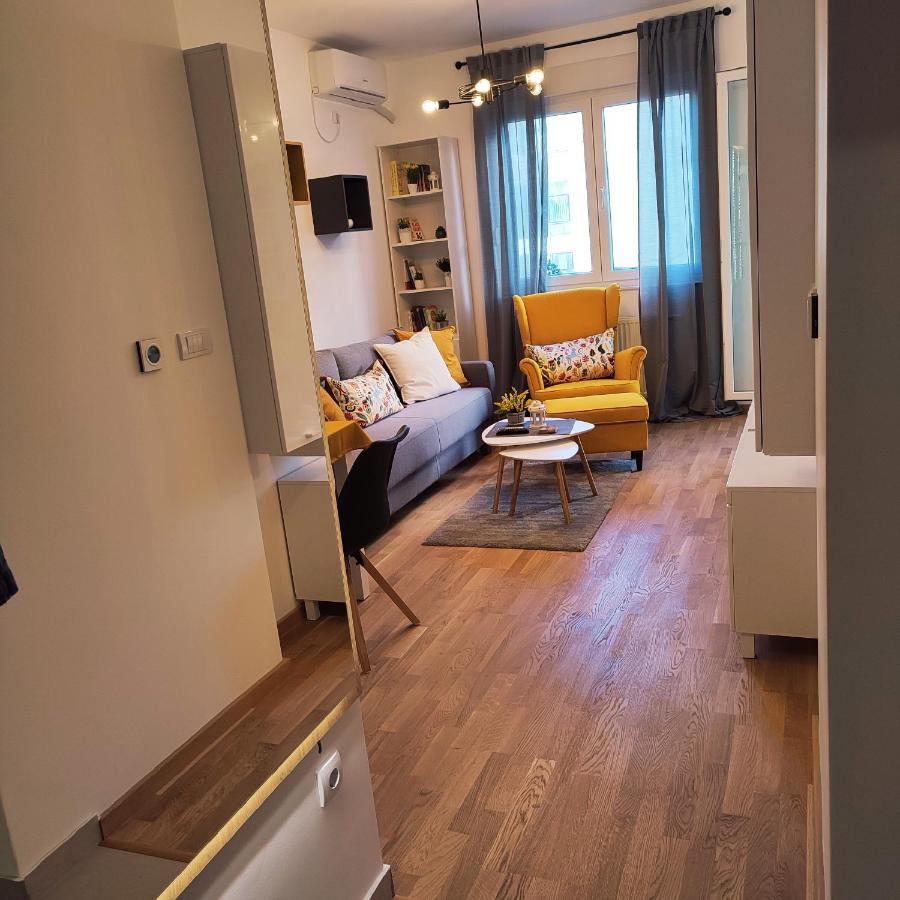 Center Firefly Gardens Apartment 诺威萨 外观 照片