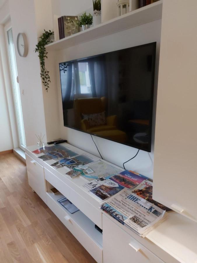 Center Firefly Gardens Apartment 诺威萨 外观 照片