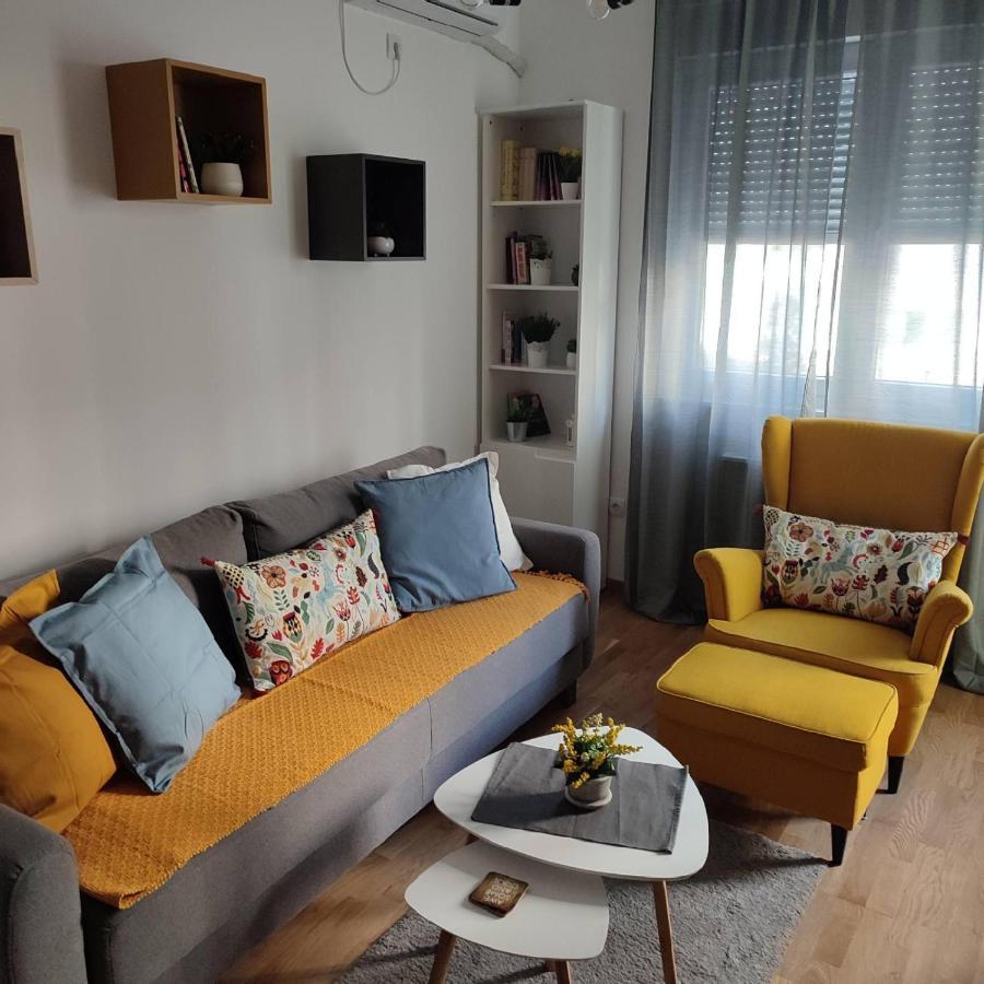 Center Firefly Gardens Apartment 诺威萨 外观 照片