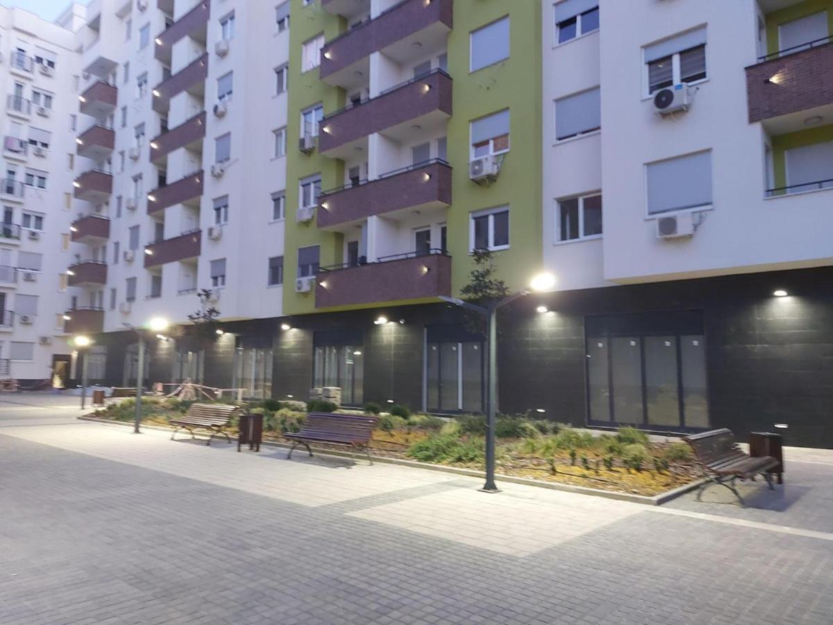 Center Firefly Gardens Apartment 诺威萨 外观 照片