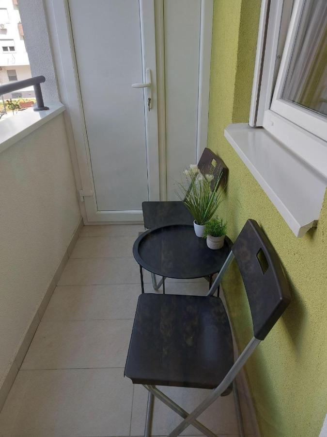 Center Firefly Gardens Apartment 诺威萨 外观 照片