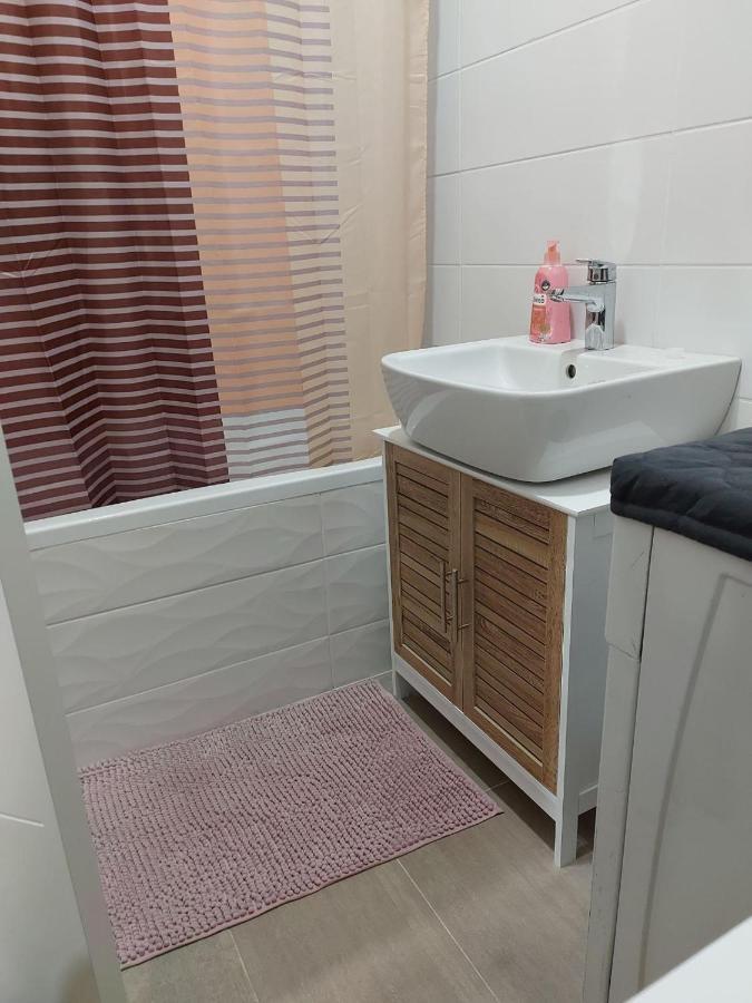 Center Firefly Gardens Apartment 诺威萨 外观 照片